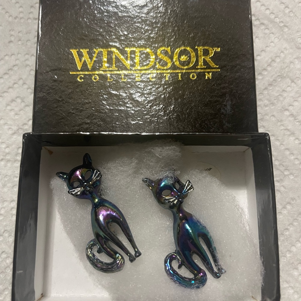 Windsor Collection of 2 Vintage cat Brooches NWT in original box